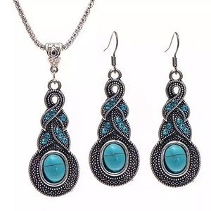 💙Silver and Turquoise Necklace and Earrings Set💙